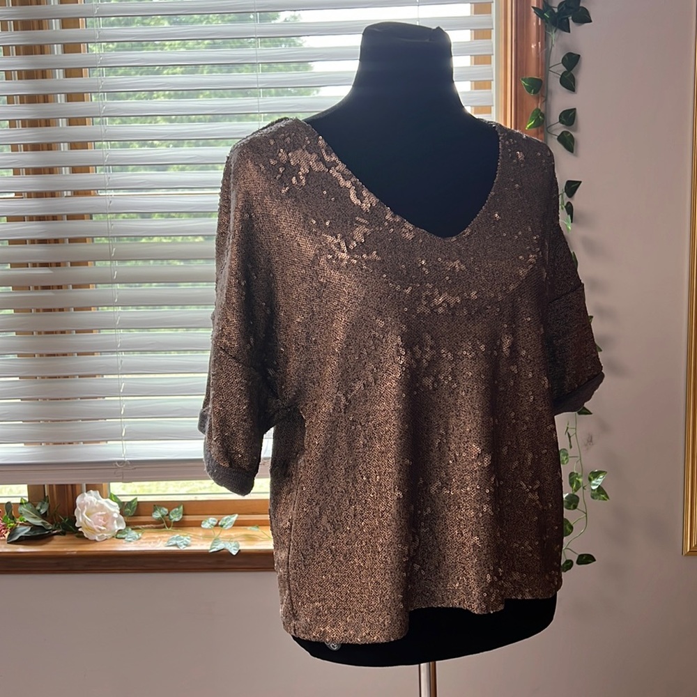 Anthropologie Diletta neutral, flat sequin, short sleeve, shirt, med, like new